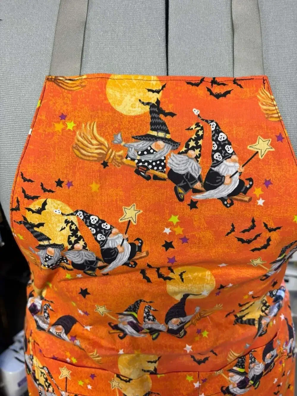 Half apron adorned with gnomes for Halloween,ladies apron, apron with pockets